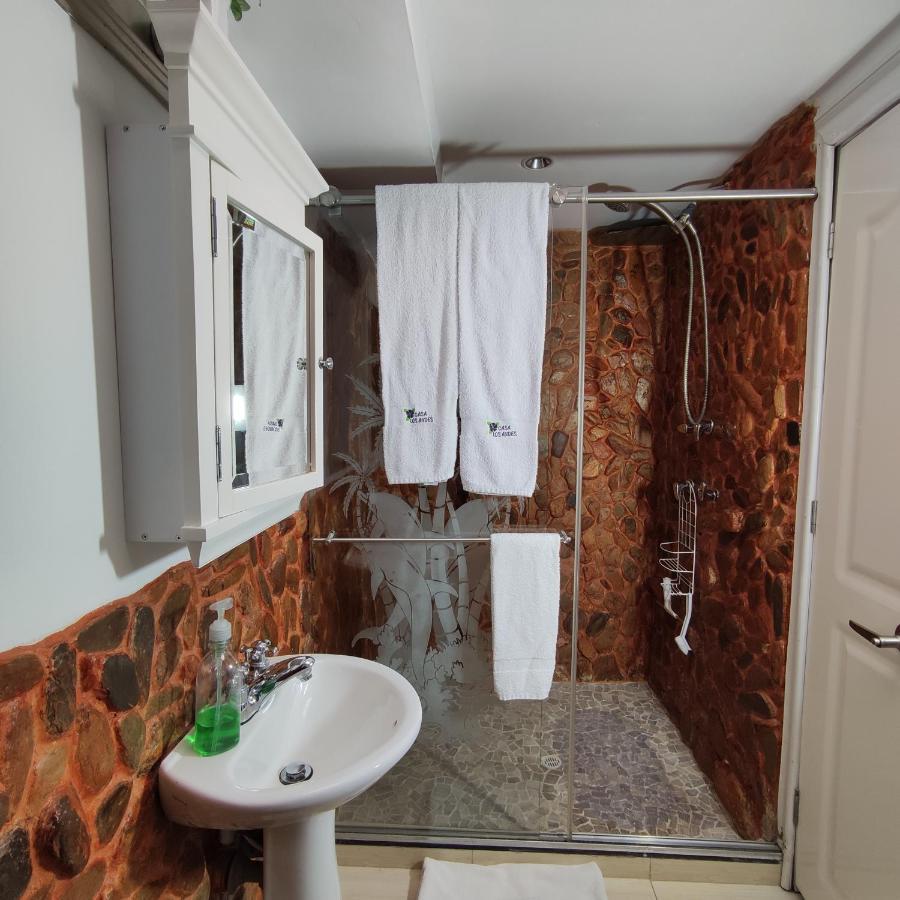 Los Andes Hostal Филандиа Екстериор снимка